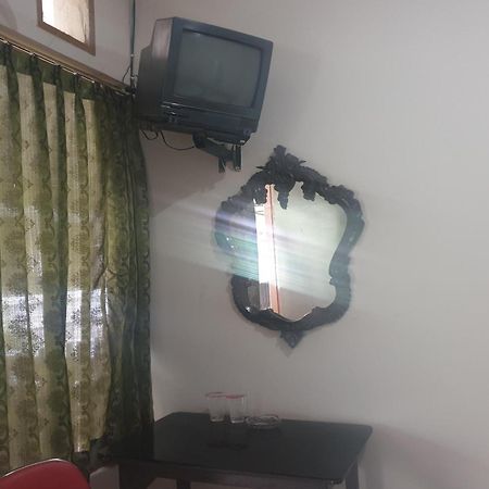 Oyo Life 2090 Ratna Backpacker Syariah Hotel Probolinggo Exterior photo